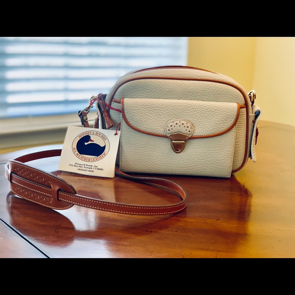 SOLD 💔 NWT Dooney & Bourke Kilty w/ Coin Purse